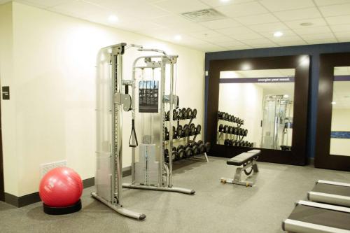 Hampton Inn & Suites Tyler-South - image 10