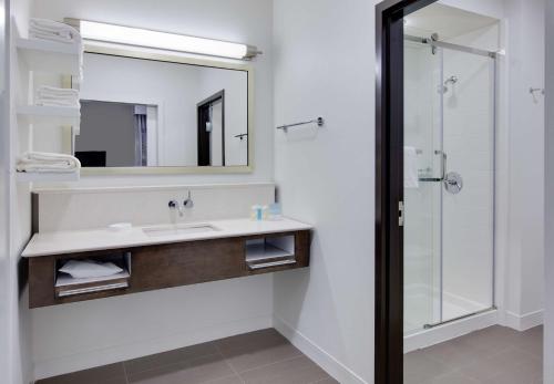 Hampton Inn & Suites Tyler-South - image 11