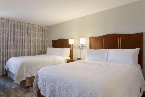 Hampton Inn Zanesville - image 10