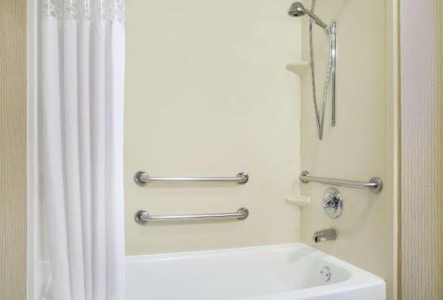 Hampton Inn Merrillville - image 13