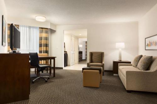 Embassy Suites by Hilton Baltimore at BWI Airport