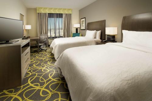 2 queen beds