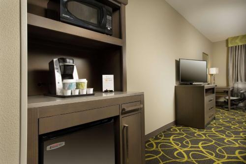 Hilton Garden Inn College Station - image 11