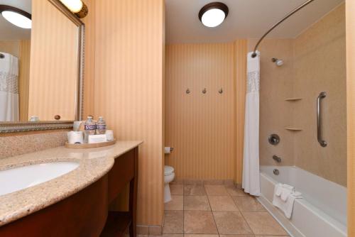 Hampton Inn & Suites Albuquerque-Coors Road - image 10