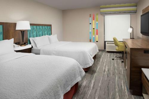 2 queen beds