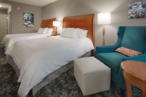 2 queen beds