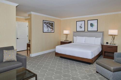 1 king bed, 1 sofa bed