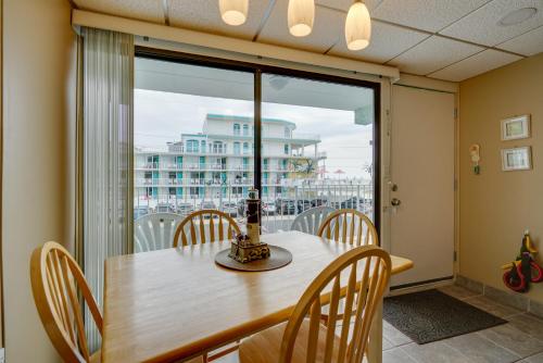 Cozy Oceanfront Condo with Pool and Beach Access! in Wildwood Crest, USA