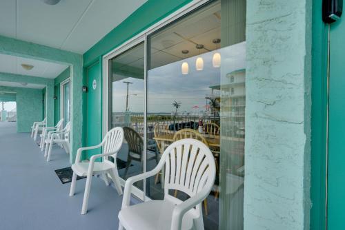Cozy Oceanfront Condo with Pool and Beach Access! in Wildwood Crest, USA