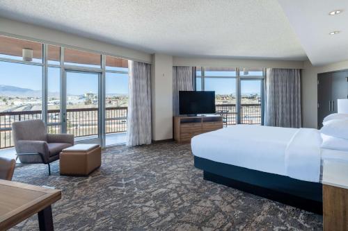 Embassy Suites by Hilton Albuquerque - image 6