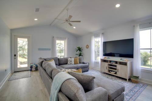 Sunny Gulfport Vacation Rental Walk to Beaches! in Gulfport, USA