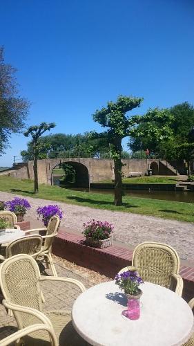 Hotel Stedswal - Tap to explore photos