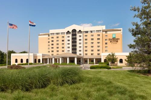 Embassy Suites by Hilton Kansas City International Airport in Kansas City, USA
