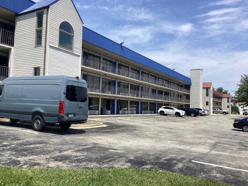 Knights Inn Baltimore West - image 2