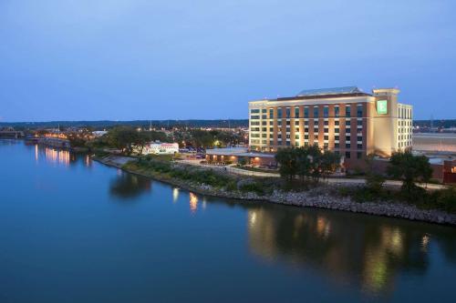 Embassy Suites by Hilton E Peoria Riverfront Conf Center