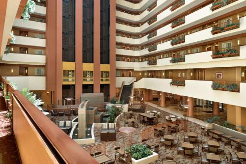 Embassy Suites East Peoria Hotel and Riverfront Conference Center in Peoria, USA