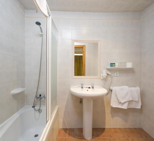 Hostal Adelino - image 8