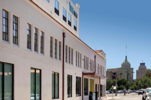Tru By Hilton San Antonio Downtown Riverwalk - image 14