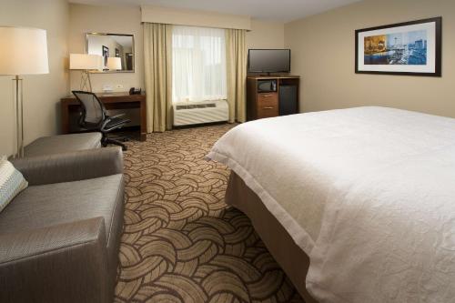 King Room - Non-Smoking image 3