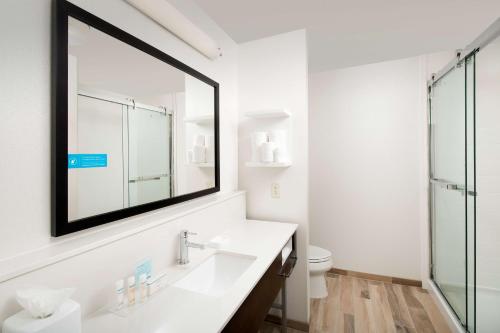 King Room image 4