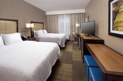 Hampton Inn & Suites Falls Church - image 6