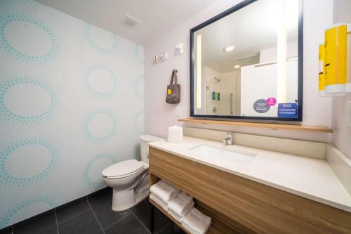 Queen Room with Two Queen Beds - Mobility Access room in Tru by Hilton Minneapolis Mall of America