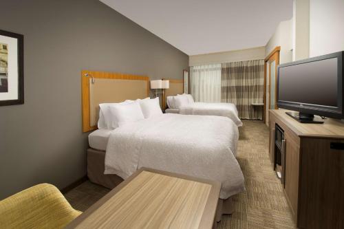 2 queen beds