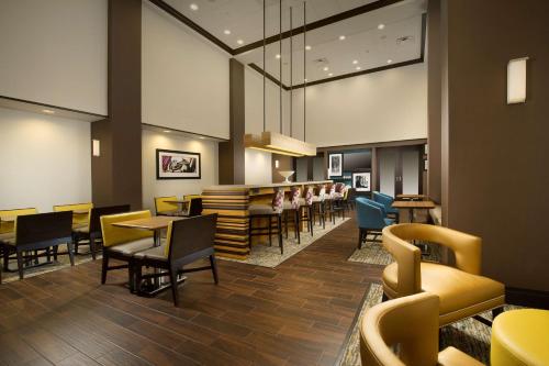 Hampton Inn & Suites Syracuse/Carrier Circle - image 6