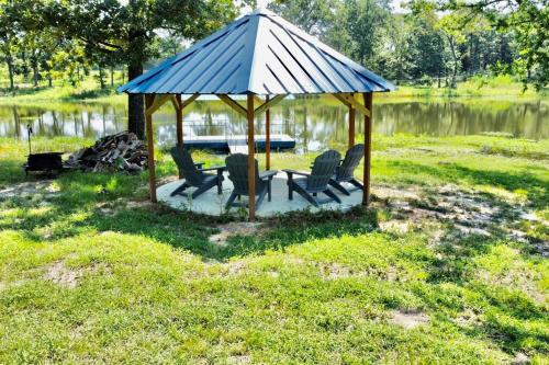 A környék, Small Home near Lake Fork with Stocked Pond in Emory (TX)