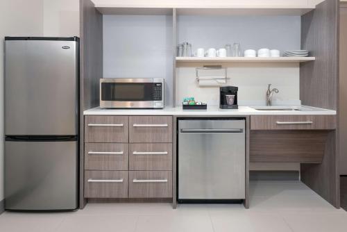 Kitchen, Home2 Suites by Hilton Orlando Near UCF in University of Central Florida