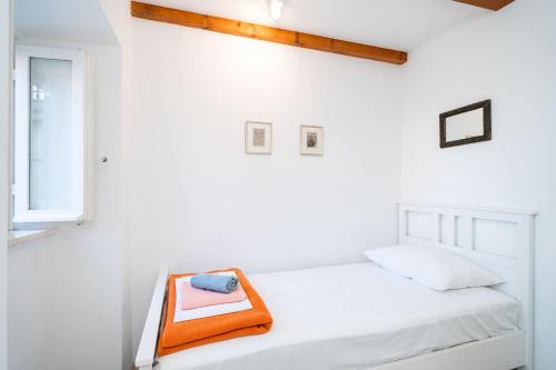 Lovely holiday house Othello next to the Buža beach, Dubrovnik