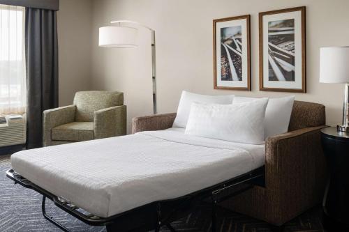 One-Bedroom King Suite - Non-Smoking