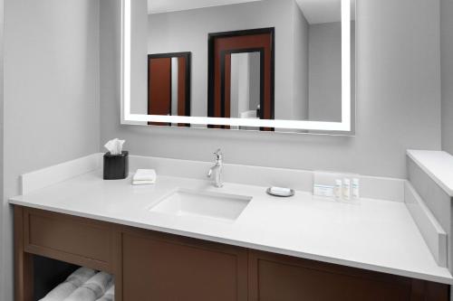 Hampton Inn Phoenix - Biltmore - image 12