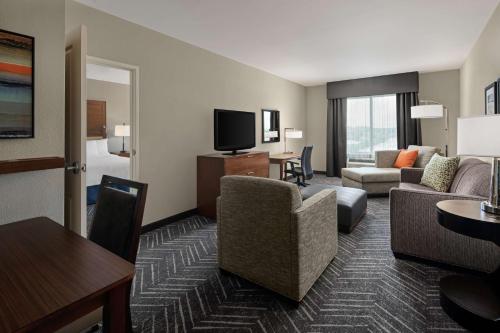 Homewood Suites Springfield - image 12