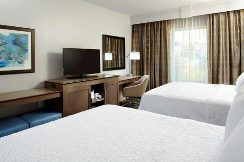 2 queen beds