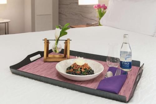 Hilton Garden Inn Ottawa Downtown - image 2