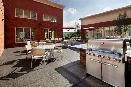 Homewood Suites by Hilton Pittsburgh Airport/Robinson Mall Area in Moon Township, USA