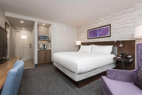 King Room image 3