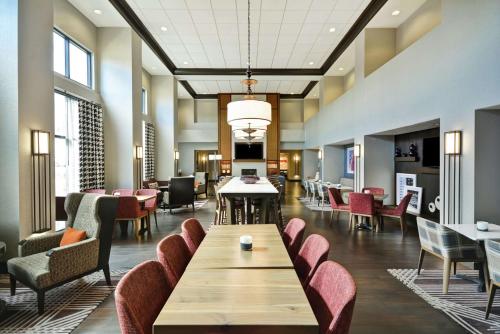 Hampton Inn & Suites Columbus-Easton Area