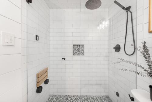 One-Bedroom Apartment image 8