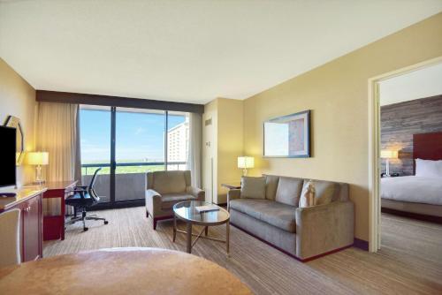 King Suite with Balcony & Kitchen - Non-Smoking room in DoubleTree by Hilton Hotel & Suites Houston by the Galleria