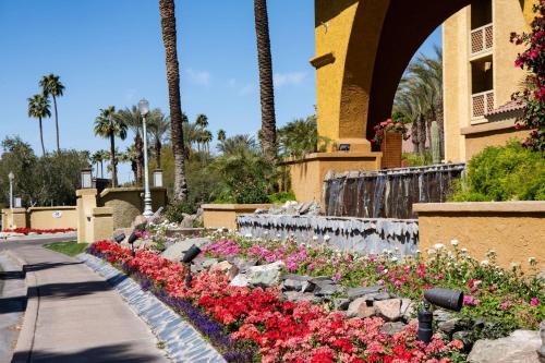 Hilton Phoenix Resort at the Peak - Formerly Pointe Hilton Squaw Peak Resort