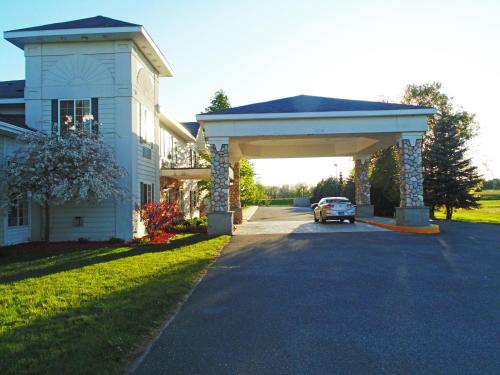 American Inn and Suites Houghton Lake - image 6