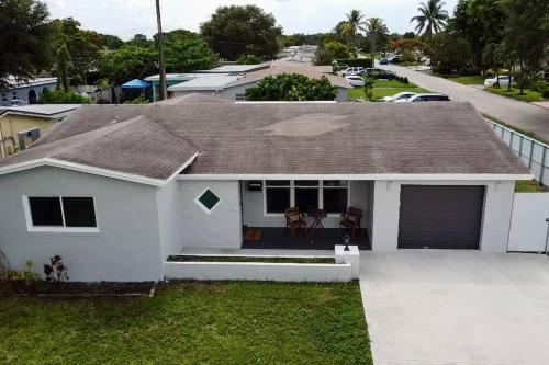 Stadium Sunflower Miramar home, 3 bd, 2 ba in Miramar, USA