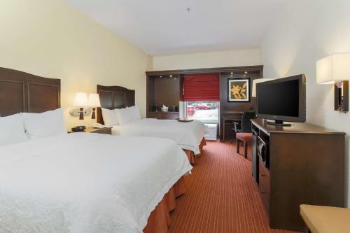 2 queen beds