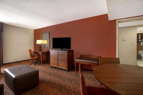 Hampton Inn Fort Wayne-Southwest - image 2