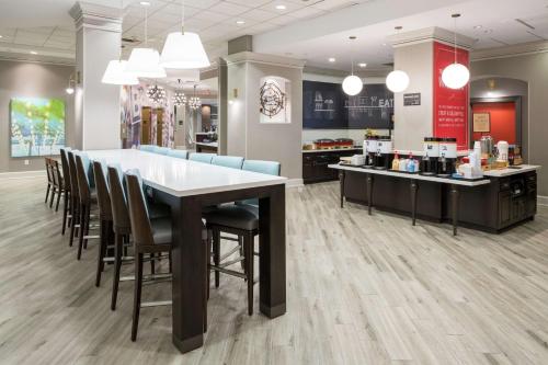 Hampton Inn & Suites Memphis-Beale Street, Memphis (photo 10)