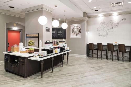 Hampton Inn & Suites Memphis-Beale Street, Memphis (photo 11)