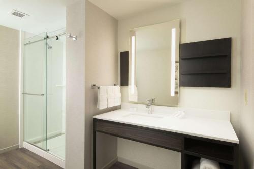 King Room image 4