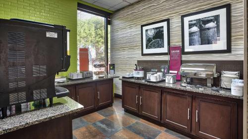 Hampton Inn Norfolk-Naval Base - image 2